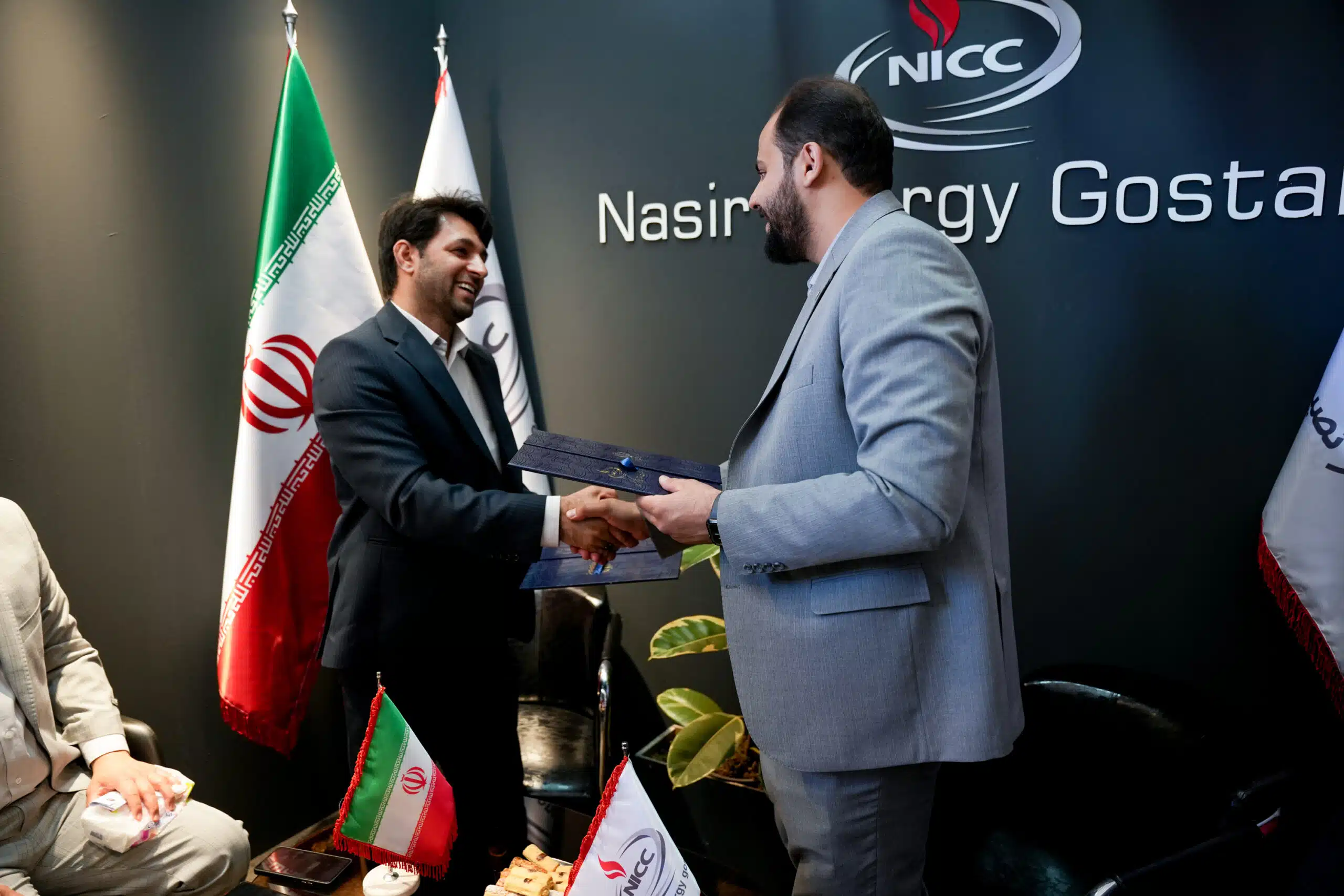 امضای تفاهم‌نامه شرکت انرژی گستر نصیر با شرکت سپهرپارس