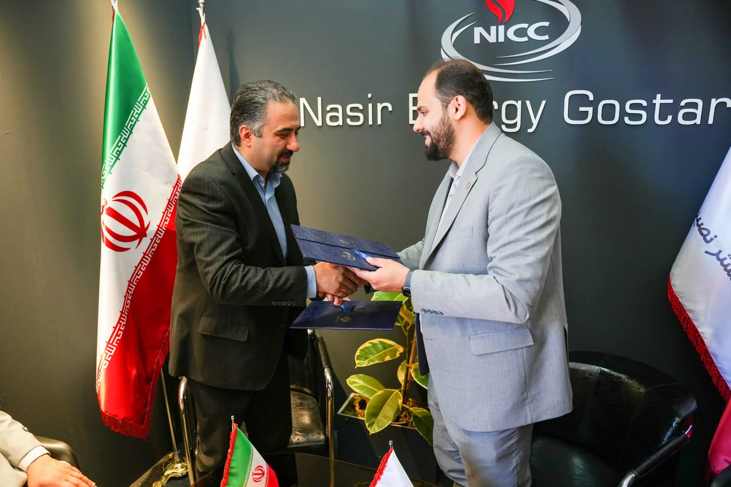 امضای تفاهم‌نامه شرکت انرژی گستر نصیر با شرکت پتروآزما