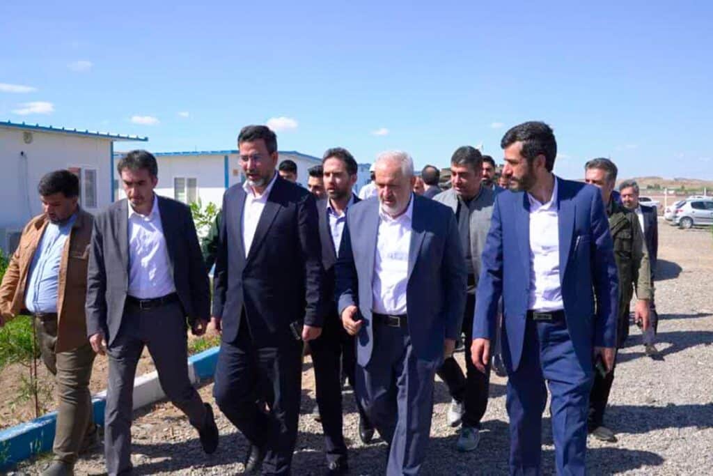 بازدید وزیر صمت از کارخانه چادر مشکی قم